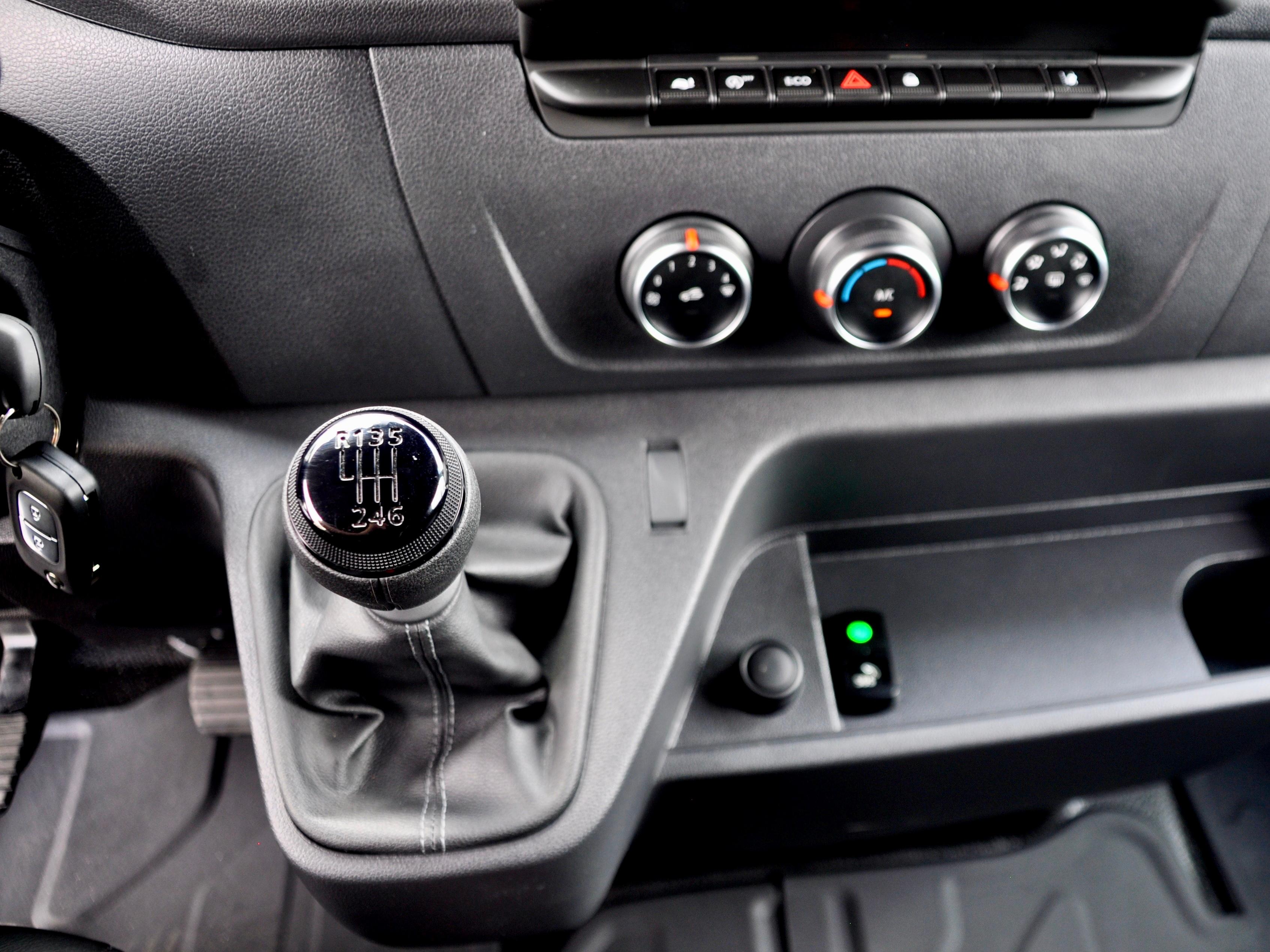 Renault MASTER L2H2 Цельнометаллический фургон